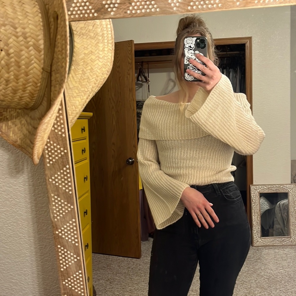 Buckle hype sweater in cream